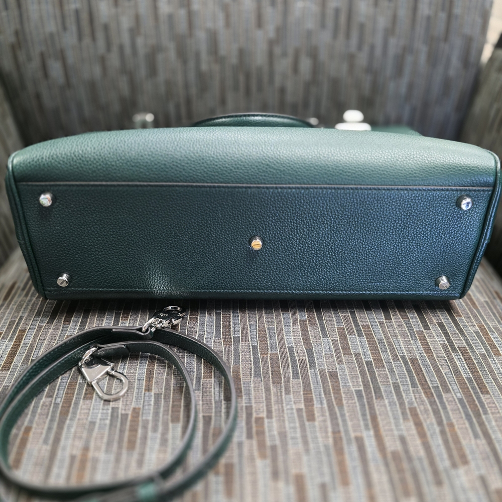Gucci Green Satchel with Gold Hardware - Picture 10 of 16
